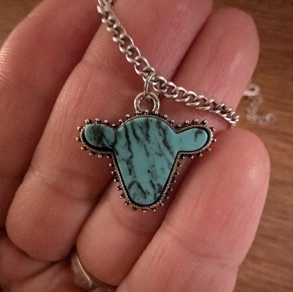 Turquoise Bull Pendant Necklace in Silver - Picture 4 of 7